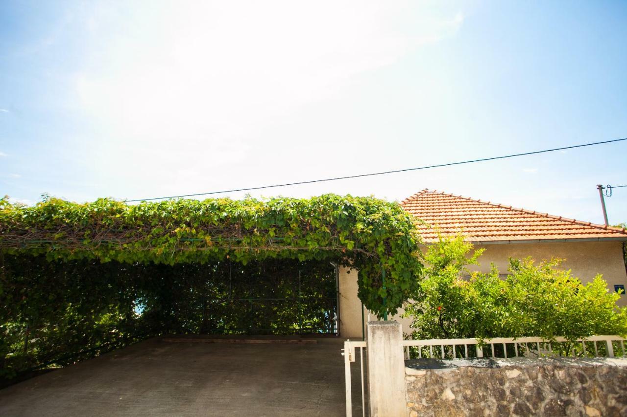 Villa Amarela Seget Vranjica Bagian luar foto