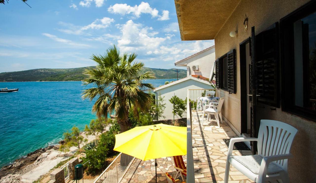 Villa Amarela Seget Vranjica Bagian luar foto